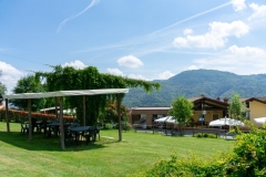 casolare-rosa-gazebo-ingresso-ristorante